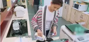 wuli濤姐搖身一變客棧劉老板?