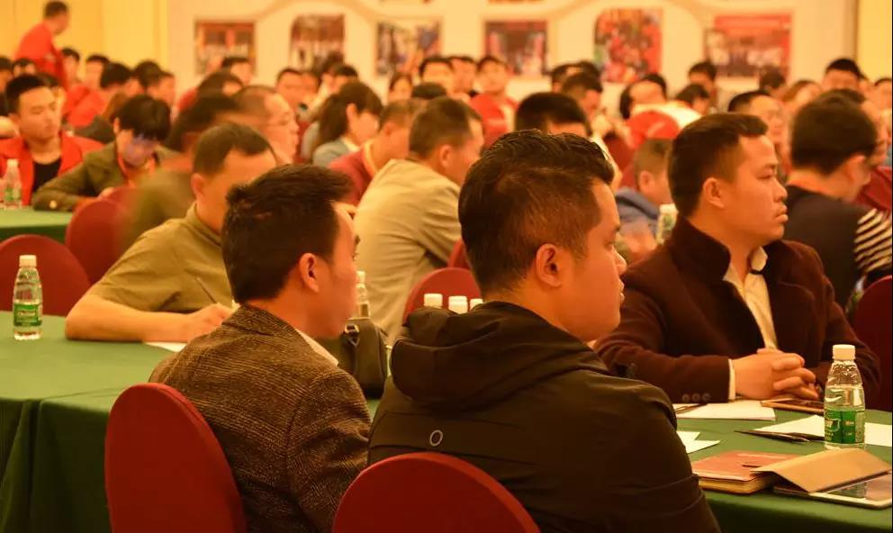 聚勢奮進，共創(chuàng)新時代｜亮閣門窗家庭文化系列報道之——點亮幸福人生！