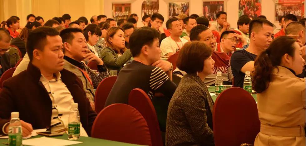 聚勢奮進，共創(chuàng)新時代｜亮閣門窗家庭文化系列報道之——點亮幸福人生！